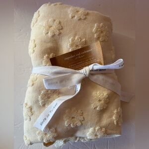 NWT - Cupcakes and Cashmere 2pc Yellow Floral Bath Hand Towels